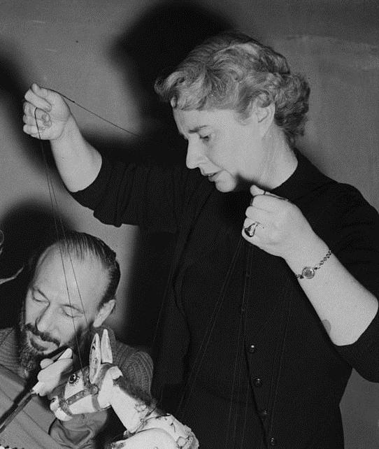 Энн Хогарт, Ян Бусселл и мул Мафин, 1950 год Энн Хогарт, Ян Бусселл и мул Мафин, 1950 год